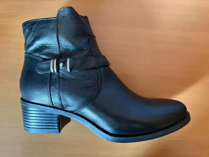 Bota salto baixo preta Arezzo