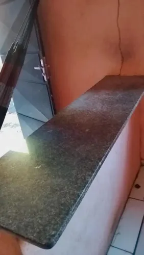 VENDE-SE PEDRA DE GRANITO SEM USO POR ISSO ESTOU VENDENDO SEMI NOVA