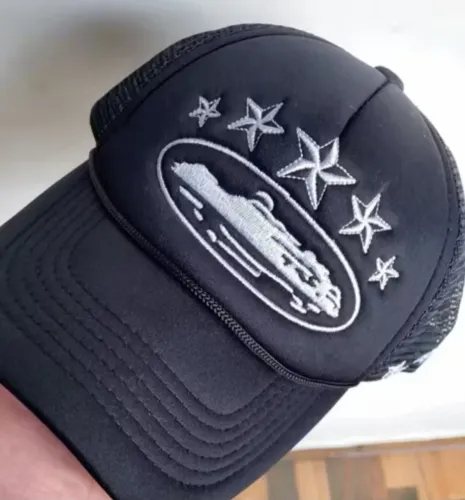 Boné estilo trucker redinha corteiz
