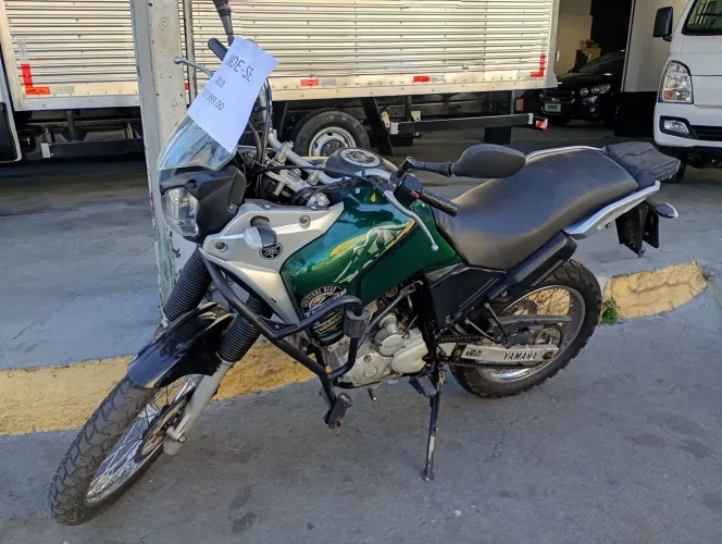 moto pronta pra trabalhar ou passear Doc 2026 toda revisada pneu novos  parte elétrica 