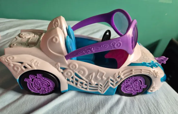Carro equestria girls