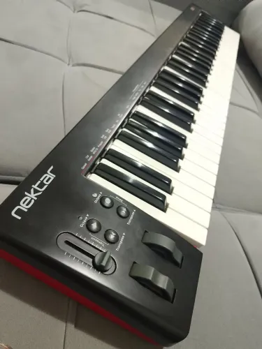 Teclado controlador Nektar SE61