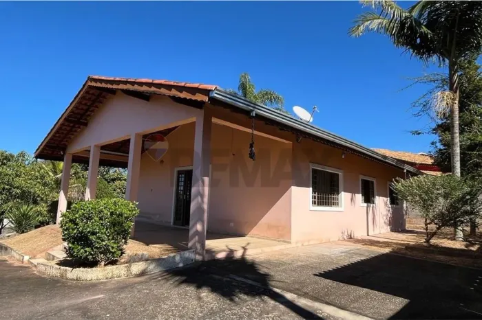"Casa Espaçosa à venda na região central de Jarinu! Conforto e Conveniência"