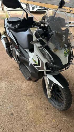 Moto pouco usada bem nova e com acessórios