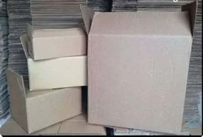 CAIXA DE PAPELÃO *NA CAUCAIA*