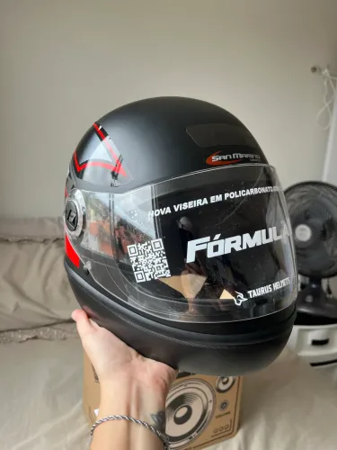Capacete Taurus preto fosco