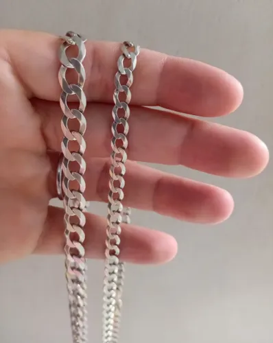 Vende-se duas correntes de prata, 925 escama de peixe, 350$