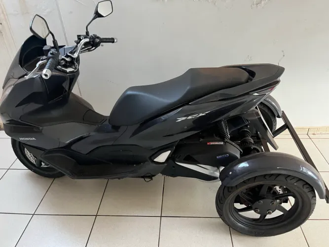 Triciclo Honda PCX 2024 Documentada com  50km 