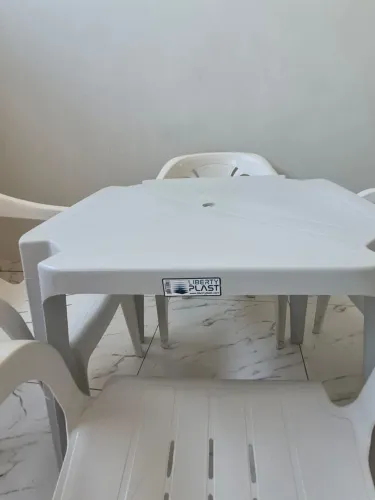 2 conjunto de mesa plástico com 4 cadeiras Liberty Plast