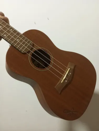 Ukulele Acústico Soprano Moani Marrom Sapele UKSS02-21 C/ Capa