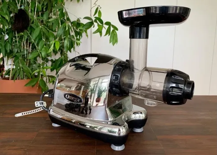 Centrífuga de Frutas Omega JUICER J8006HDS - praticamente novo, NA CAIXA