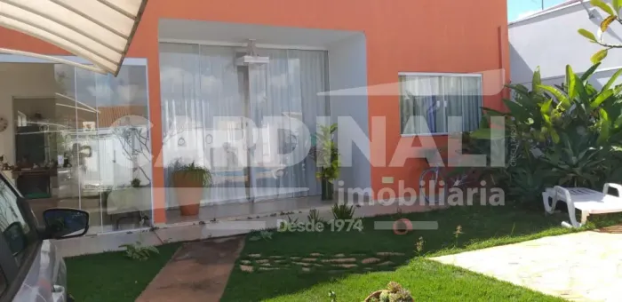 Casa à venda no Condomínio Flamboyants I, Araraquara/SP.
