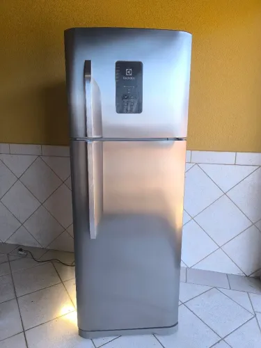 Geladeira inox Eletrolux