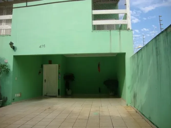Casa com 4 dormitórios para alugar, 262 m² por R$ 5.381,80/mês - Parque São Quirino - Camp