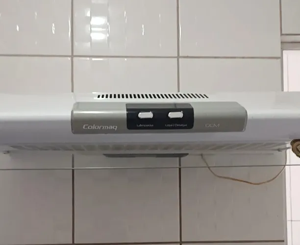 Vendo Depurador branco com detalhes preto e cinza