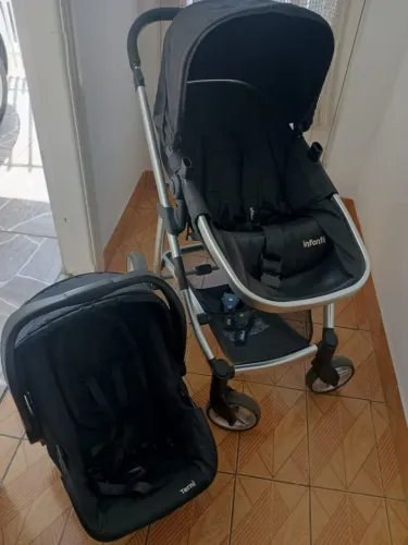 Carrinho e bebê conforto