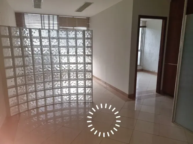 Andar inteiro , 300 m², AV da LIBERDADE. apenas 4minutos do Metrô São Joaquim, salão em