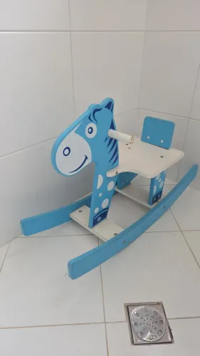 Caval8nho de pau decorativo quarto de bebê 