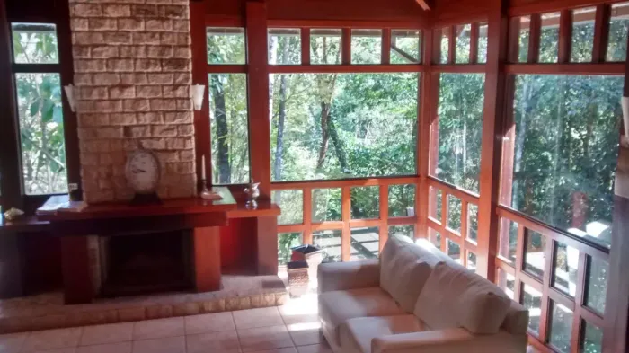 Oportunidade  alugar ou comprar casa em um excelente condomínio fechado ao lado de BH !