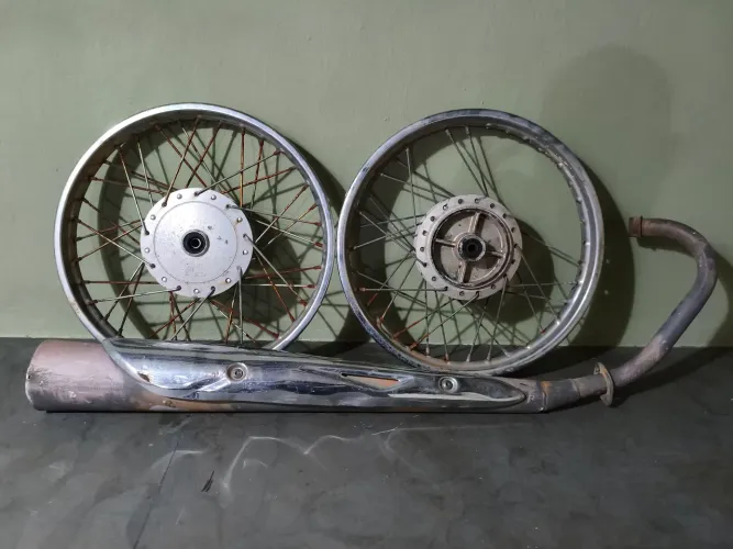 Kit Par Roda Raiada Dianteira E Traseira Com Escape Para Moto Usado Titan 2013 