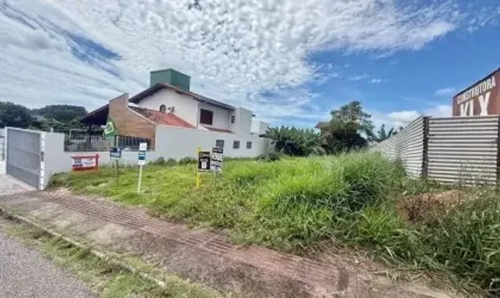 Terreno de 360m² na Pedra Branca | Excelente custo-benefício