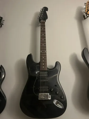Guitarra Stratocaster Shelter Preta