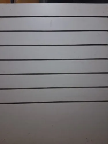 Painel Canaletado com perfil em alumínio A: 124 x L: 118 cm