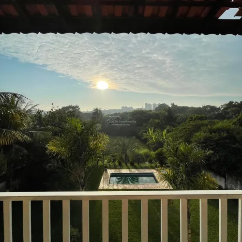 Chácara com 2 sobrados e piscina