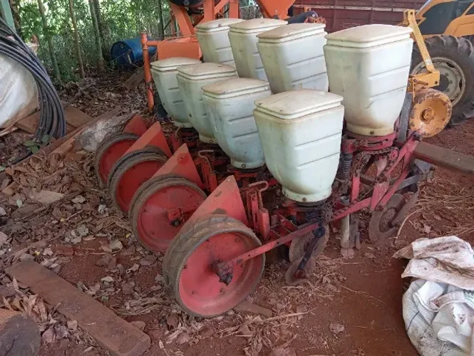 Plantadeira 4 linhas jummil plantio direto