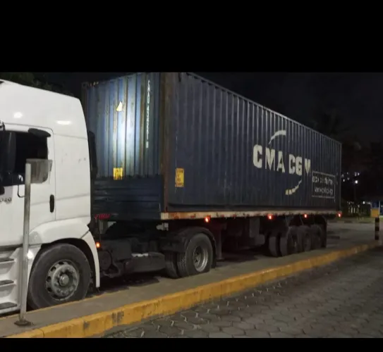 Vw constellation 19-320  com porta container big 40?