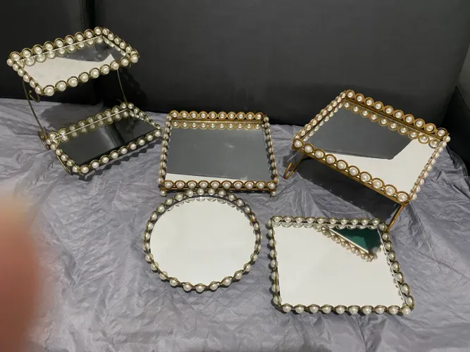 Vendo kit de bandeja com espelho e pérolas