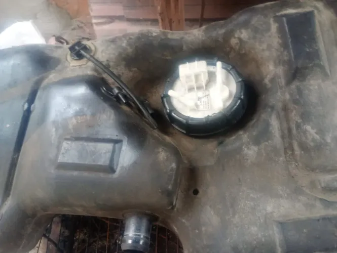 VENDE - SE UM TANQUE DE COMBUSTÍVEL