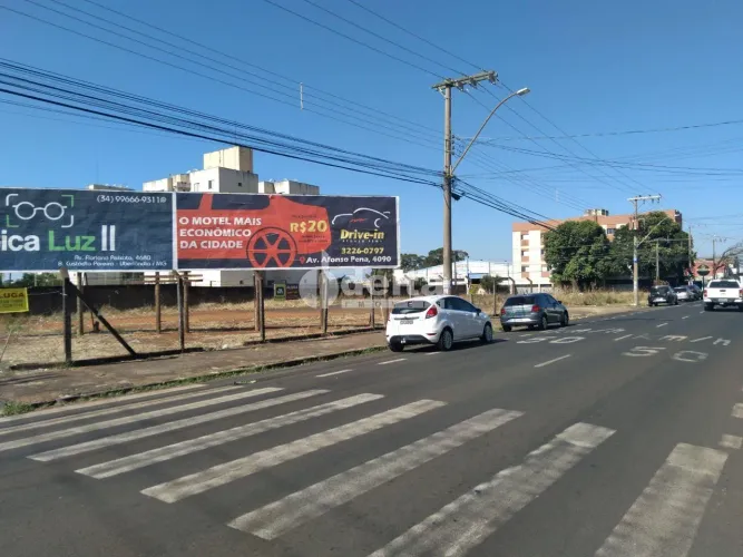 Terreno disponível para locação no bairro Custódio Pereira em Uberlândia-MG