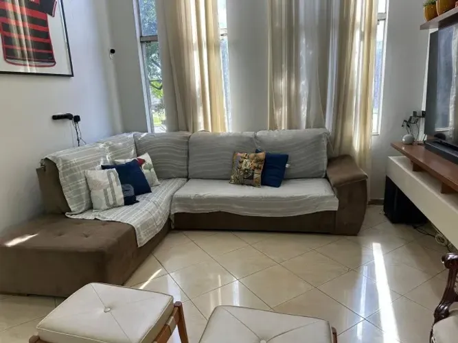 Sofá em L grande 