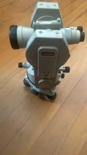 Teodolito Sokkisha TM20E