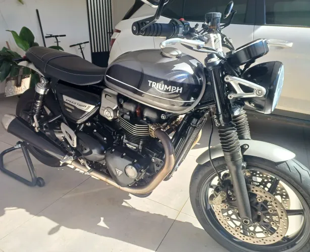 Trimph Speed twin 1200cc