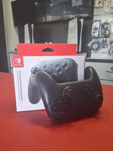 CONTROLE PRO DO NINTENDO SWITCH - SEMINOVO