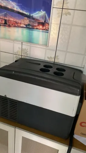 Vendo geladeira PORTÁTIL. 31 LITROS