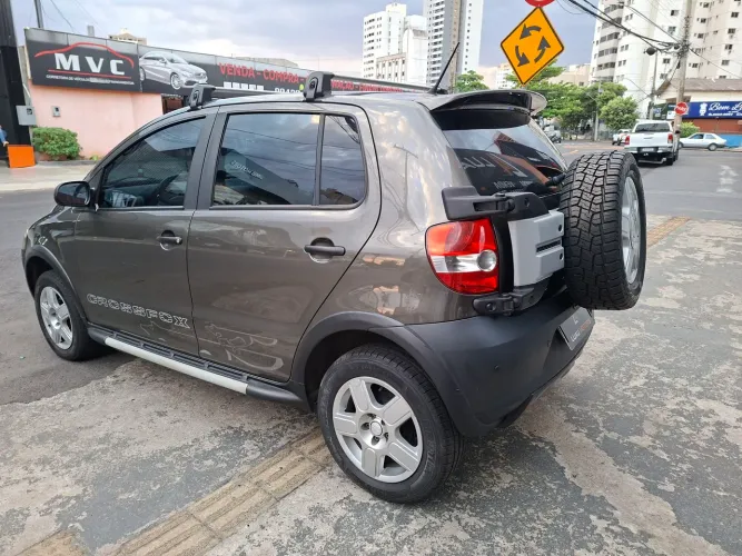 Volkswagen Crossfox 1.6 MI Total Flex 8V 5P 2010
