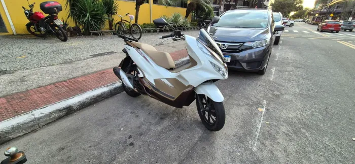 Linda pcx dlx com chave presença