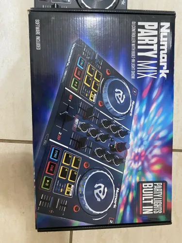 Controladora DJ numark Party mix