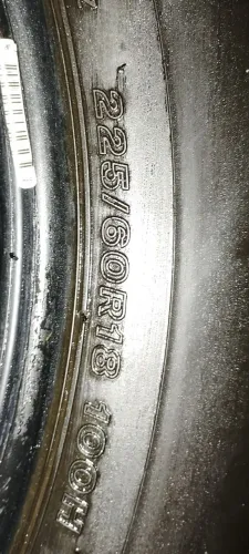 Pneus 225/60  R18 ...100 H 