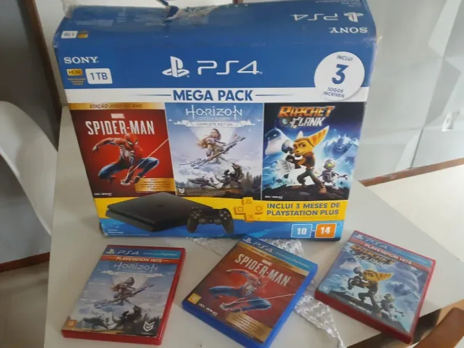 Playstation 4 Slim 1tb. Ótimo estado com jogos e 2 controles.