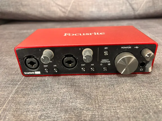 Focusrite Scarlett 2i2 (Gen 3) - Ótimo Estado - Home Studio