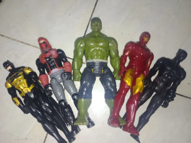 Bonecos Marvel 