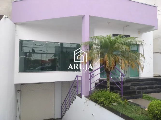 Prédio Comercial com 376 m², 5 Dormitórios, 1 Suíte, 5 Banheiros e 7 Vagas