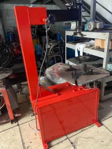 Desmontadora de Pneus Monofasica 220V 01.15.ds 20.6000540 até Aro 22 Vermelha