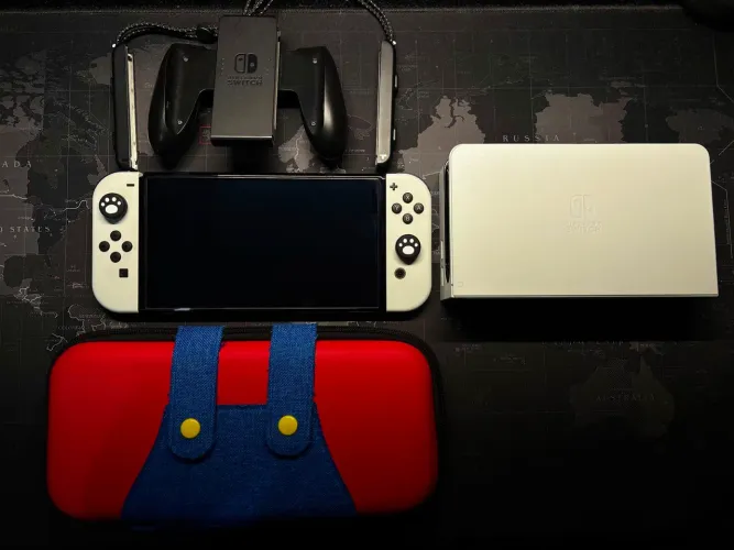 Nintendo switch oled (com capa de brinde))