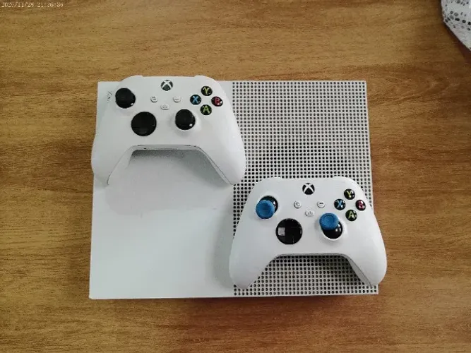 XBOX ONE S 500GB BRANCO + 2 CONTROLES ORIGINAIS - 100% TESTADO