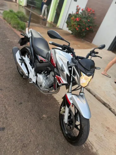 Moto CB Twister 2021